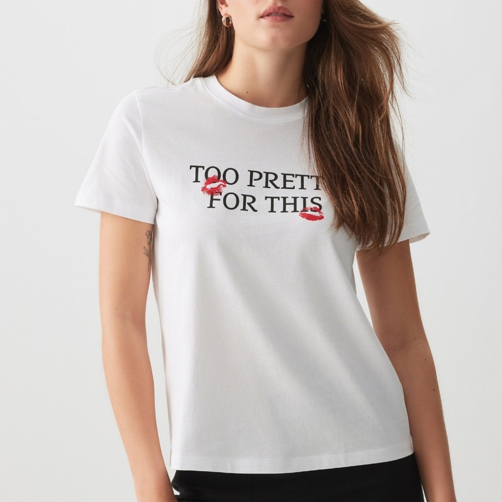 TOO PRETTY FOR THIS Casual Basic Tee with Kiss Graphic Design π Various Sizes - Picture 2 of 6
